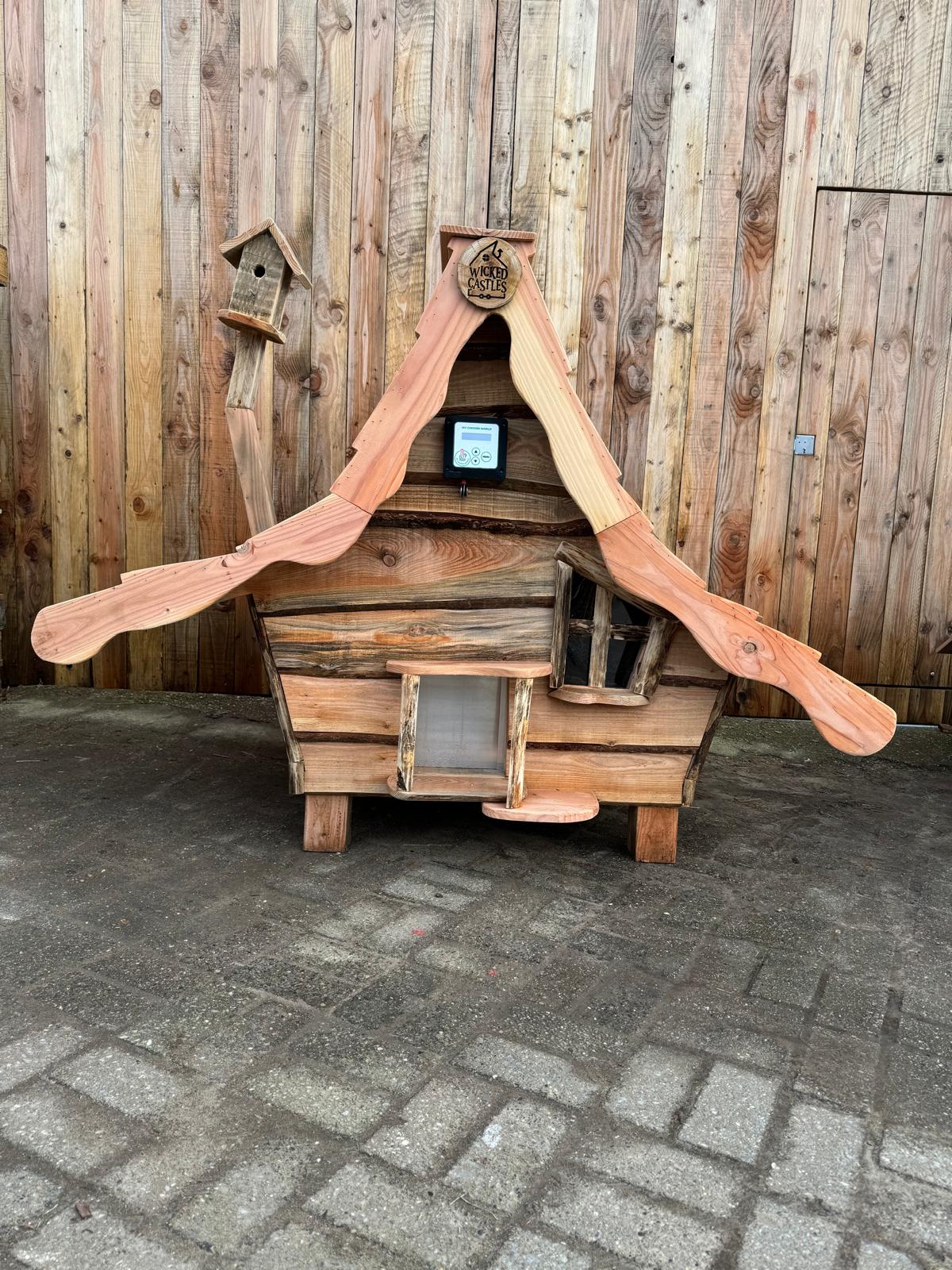 Kippenvilla in een landelijke tuin
