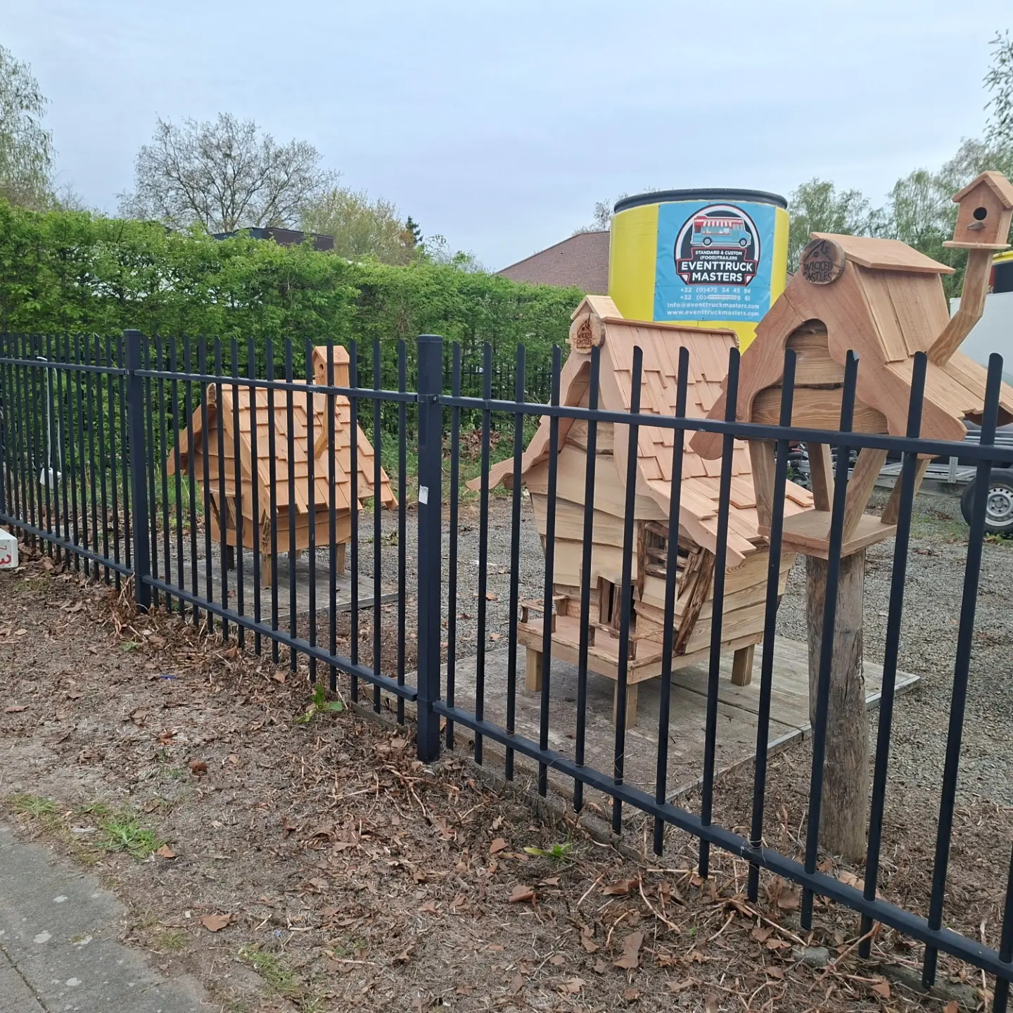 Brievenbus in kastanjehout
